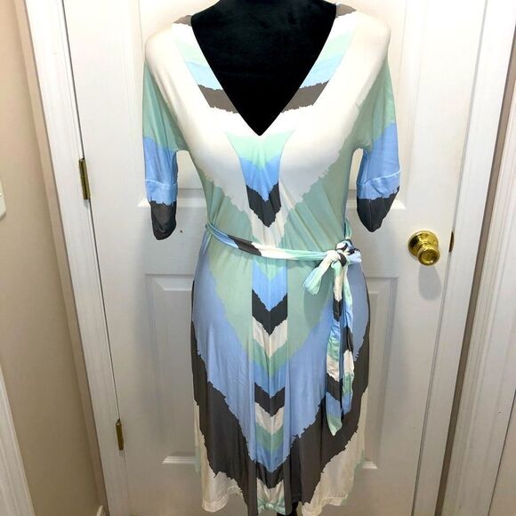 BCBGMaxAzria Dresses & Skirts - BCBG MAXAZRIA 3/4 sleeve midi dress size small